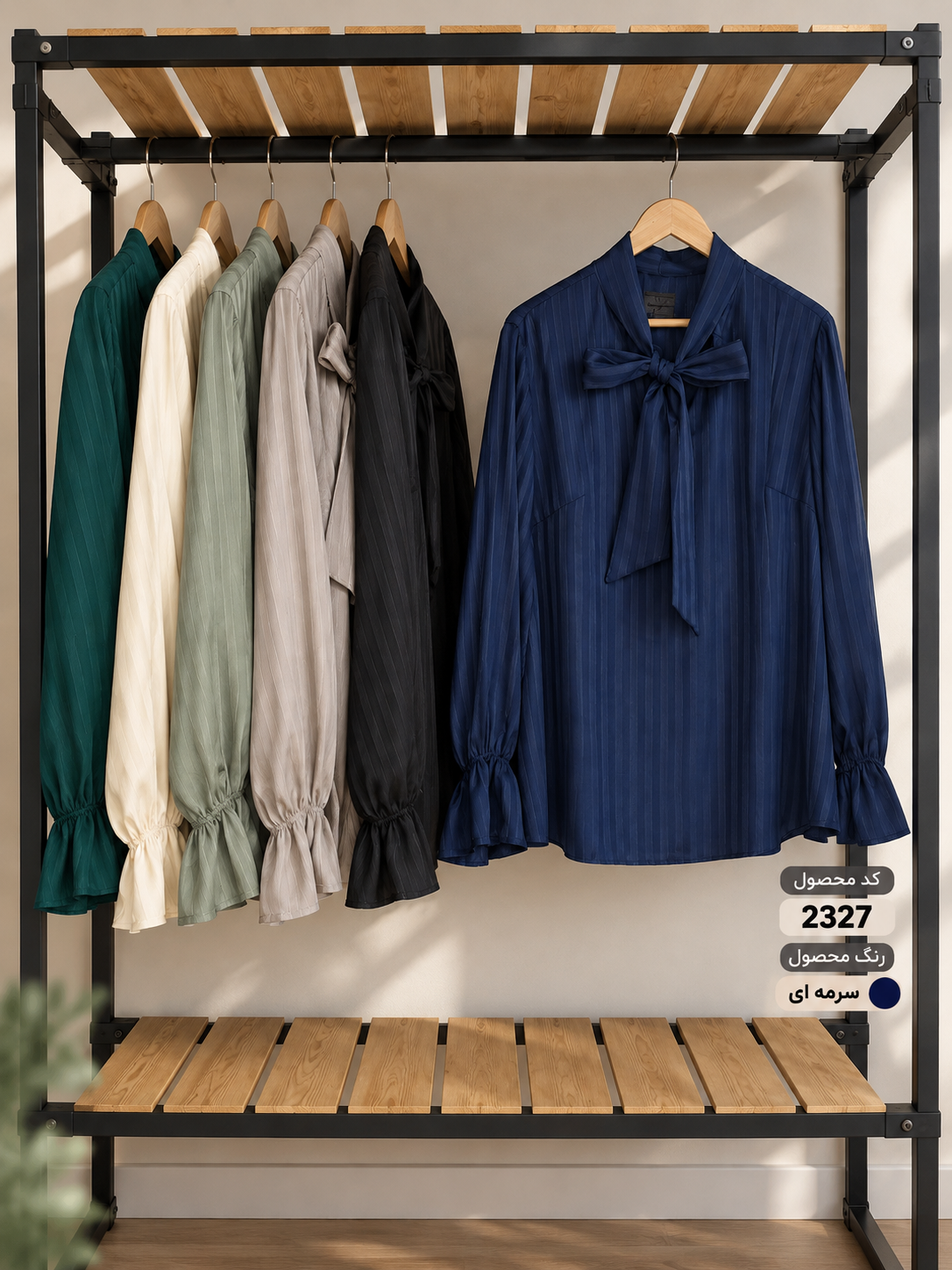 splus-2327-navy-hanger.webp شومیز یقه پاپیونی سرمهای کد ۲۳۲۷ روی چوبلباسی، نمای جلو