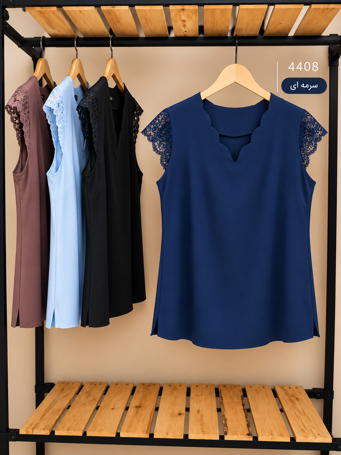 splus-4408-navy-hanger.webp تاپ دالبری سرمهای کد ۴۴۰۸ روی رگال لباس با سرشانههای گیپور