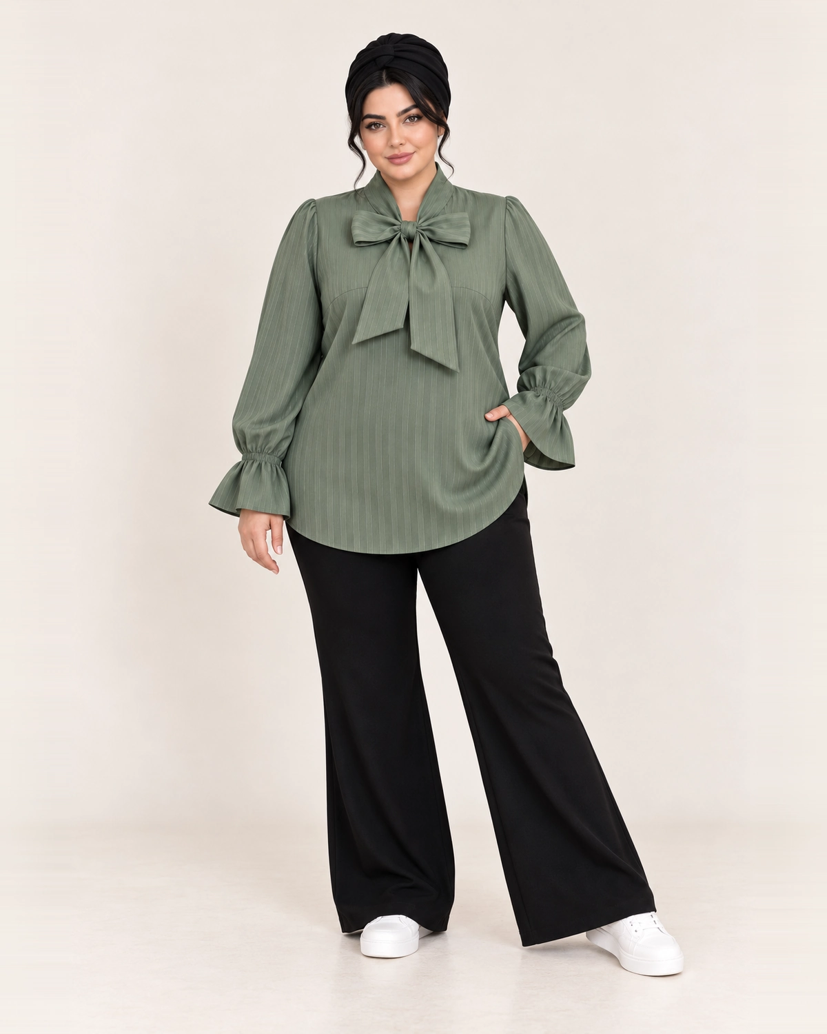 splus-2327-sage-green-tie-neck-blouse-front.webp شومیز سبز سدری یقه پاپیونی راهراه کد ۲۳۲۷ با آستین کلوش روی مدل