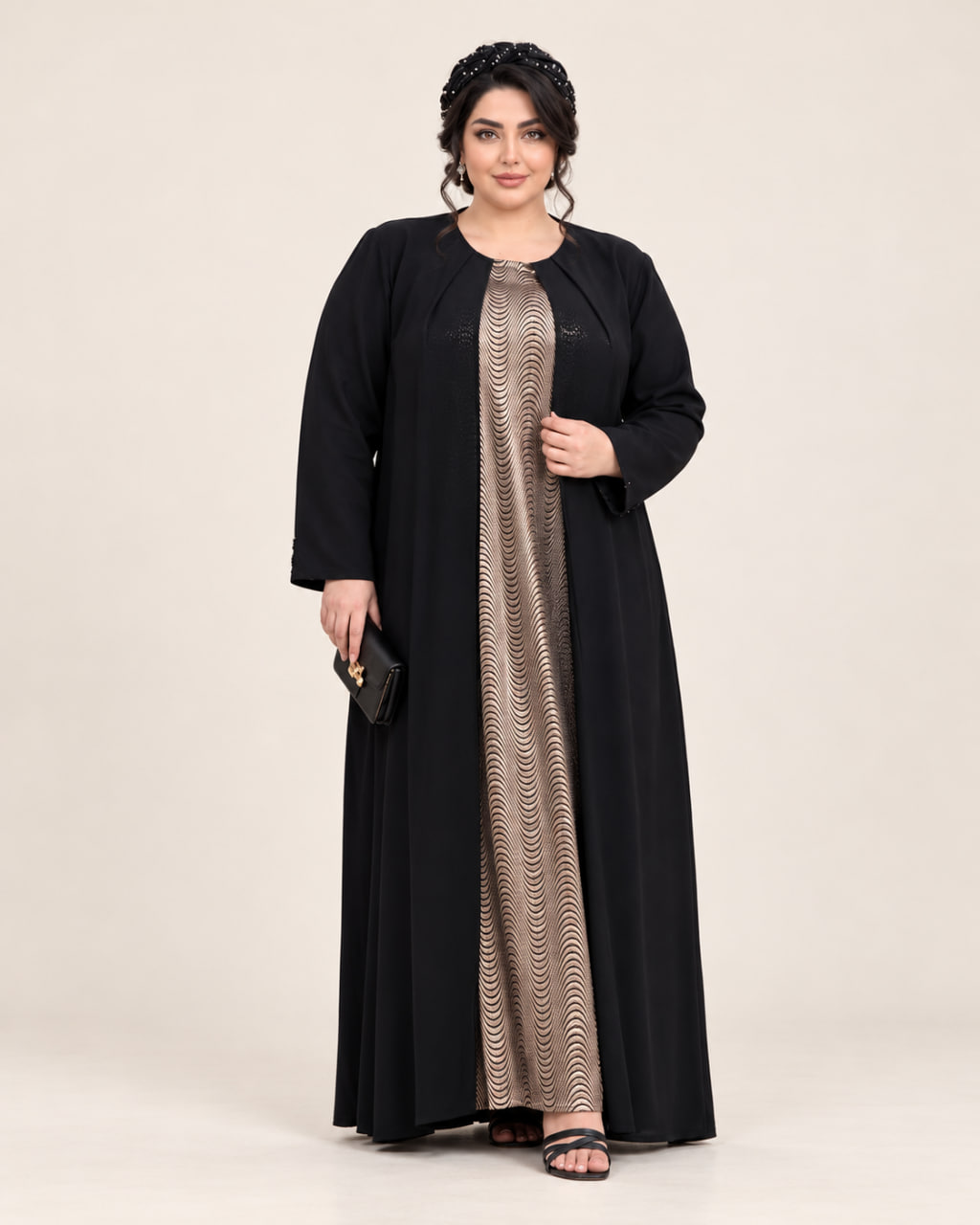 maxi-dress-model-front-02.webp پیراهن مجلسی بلند مشکی و طلایی کد ۳۰۲۱ با نمای مستقیم