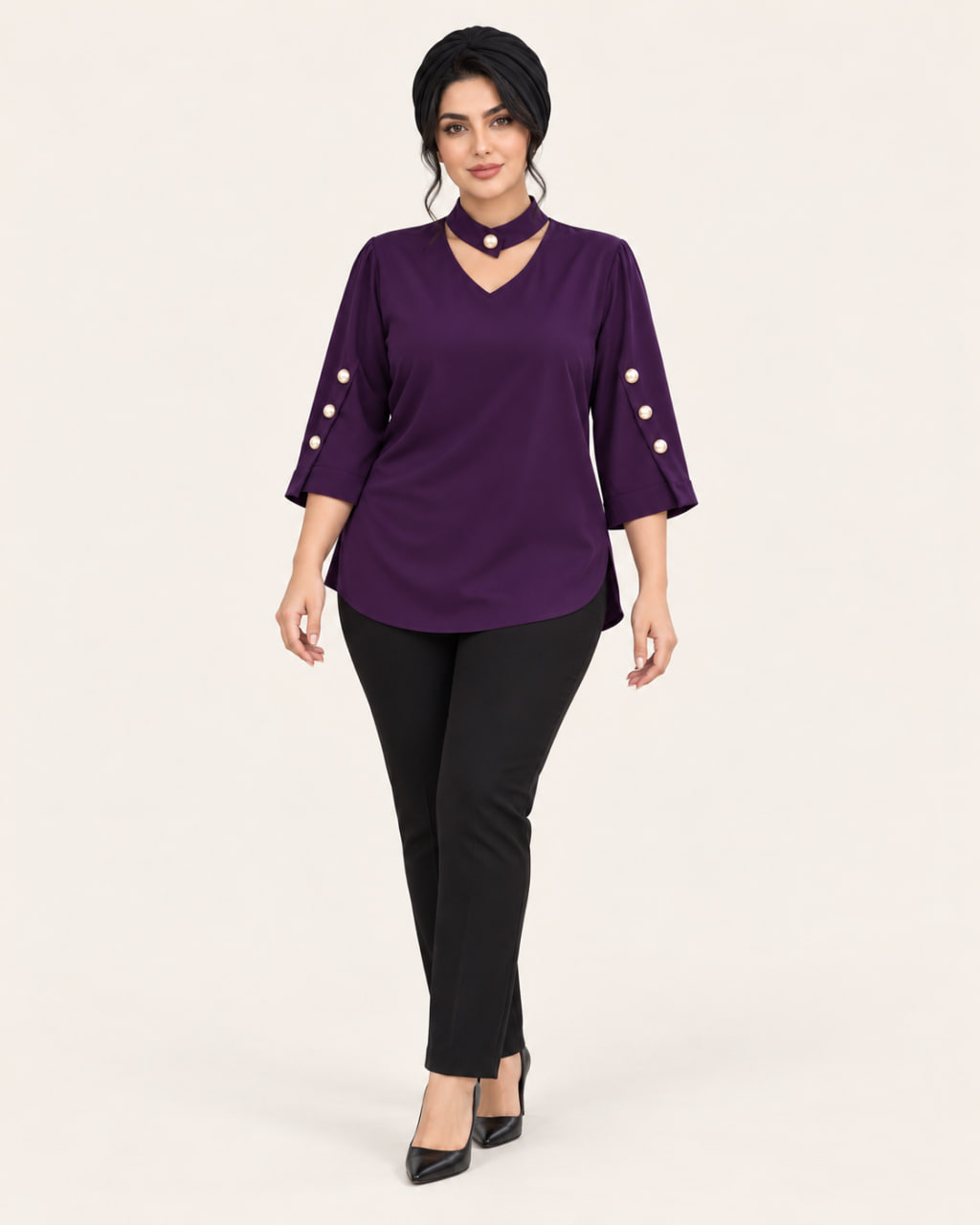 splus-4405-purple-front.webp نمای تمامقد شومیز دو یقه بنفش اسپلاس کد ۴۴۰۵ روی مدل با آستین دکمهدار